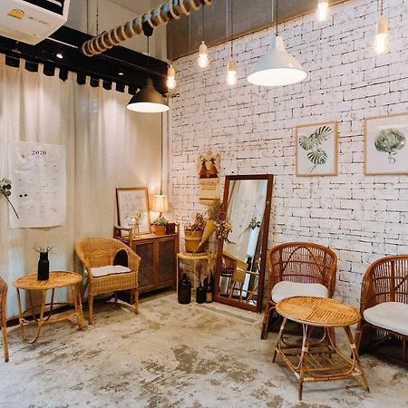 Отель Pine Cafe'&Bed Аюттхая Экстерьер фото