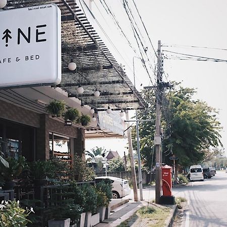 Отель Pine Cafe'&Bed Аюттхая Экстерьер фото