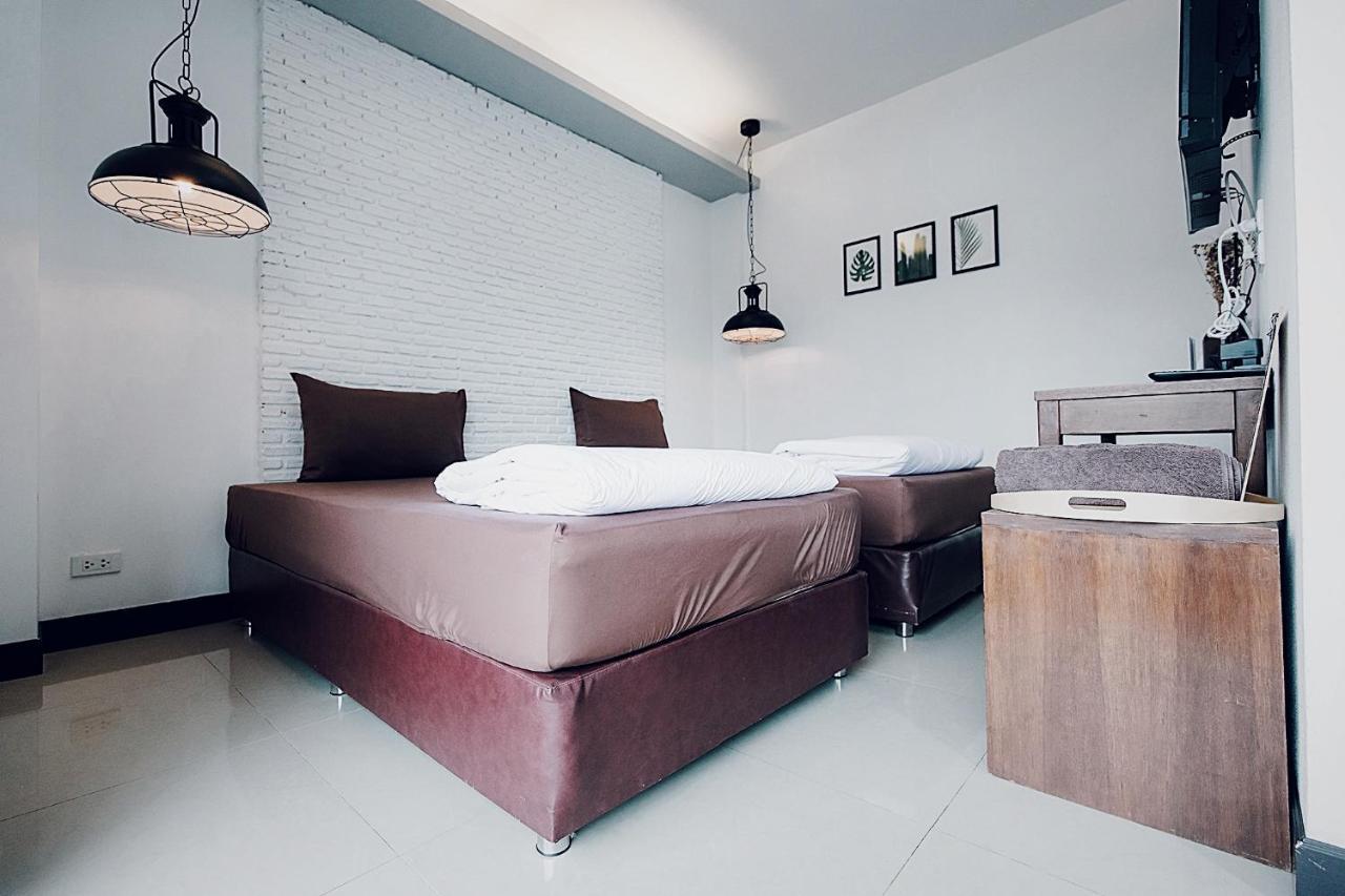 Отель Pine Cafe'&Bed Аюттхая Экстерьер фото