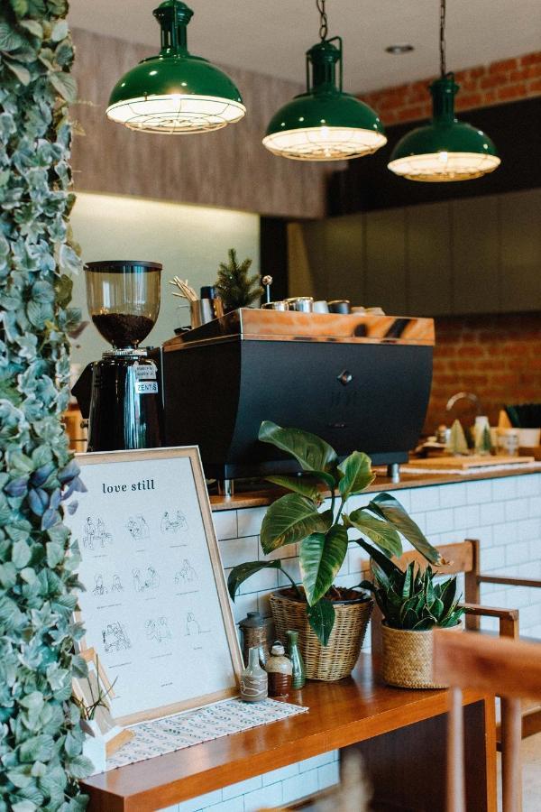 Отель Pine Cafe'&Bed Аюттхая Экстерьер фото
