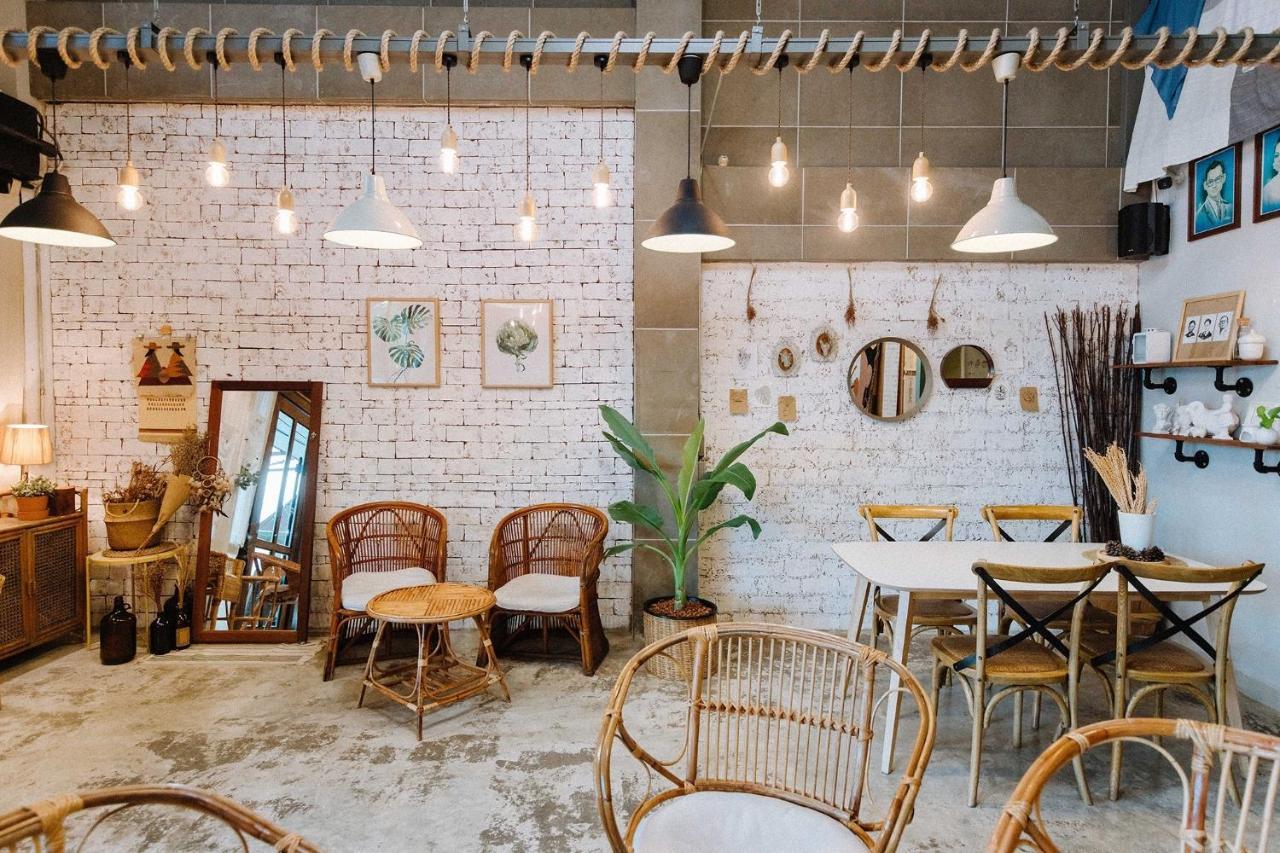 Отель Pine Cafe'&Bed Аюттхая Экстерьер фото