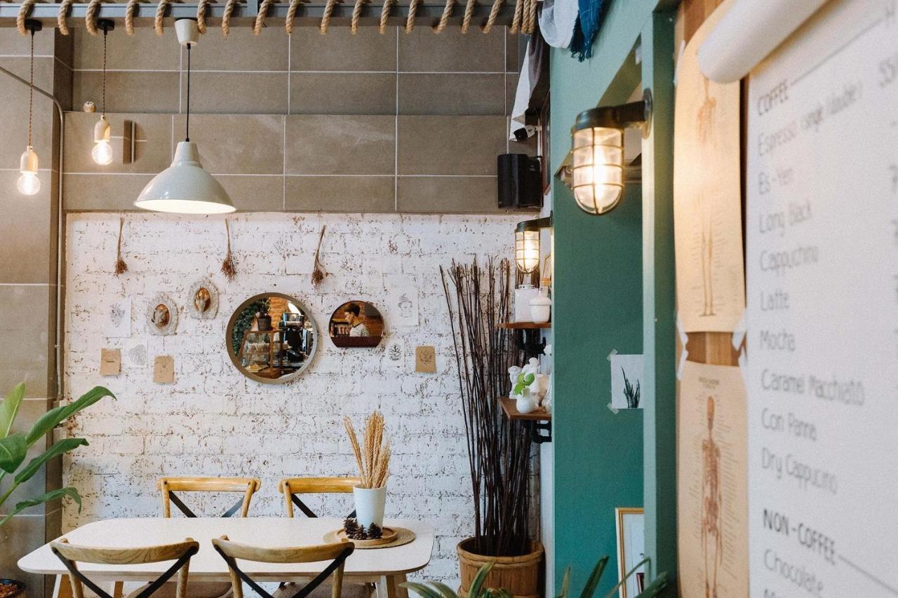 Отель Pine Cafe'&Bed Аюттхая Экстерьер фото