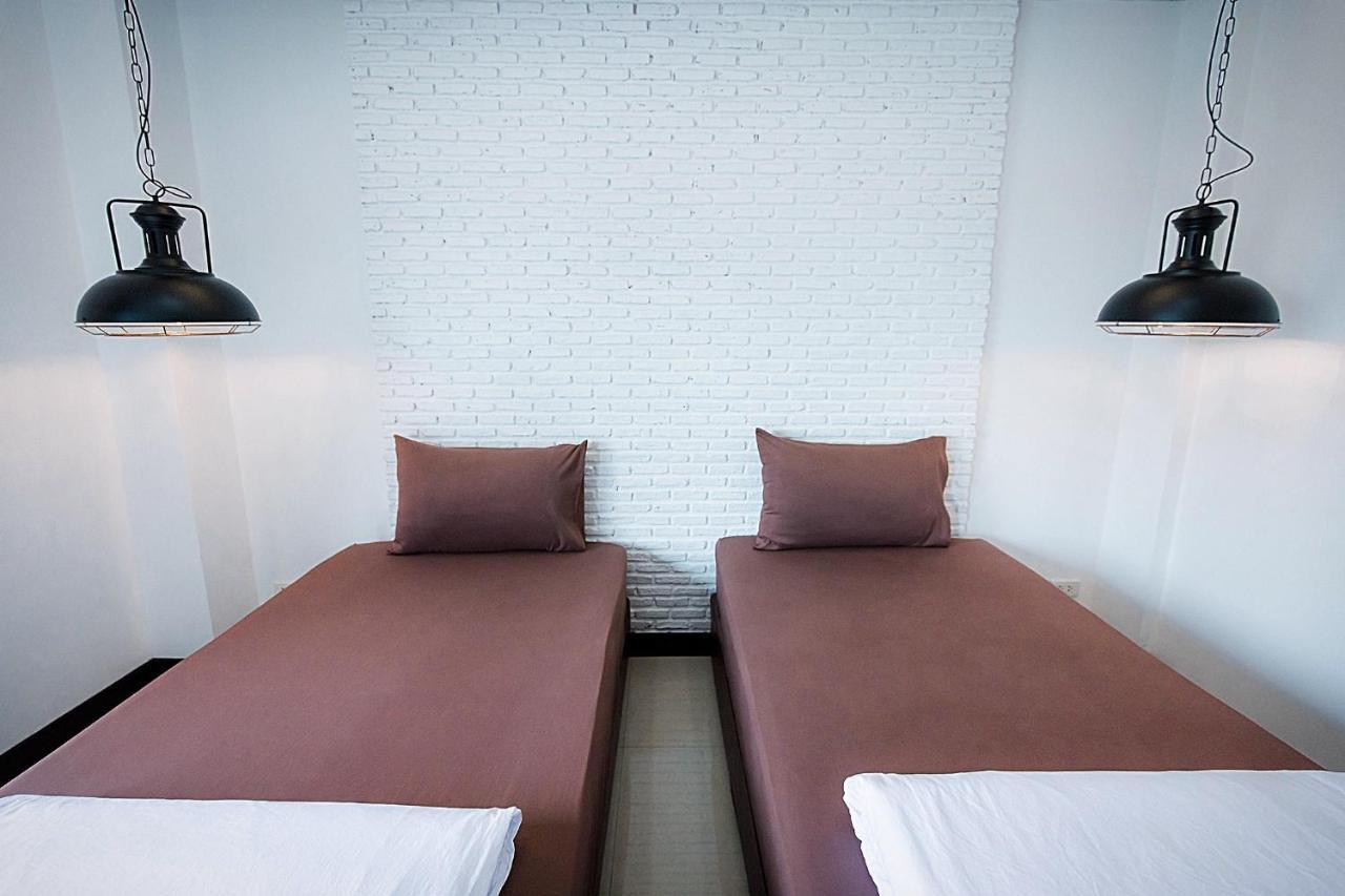 Отель Pine Cafe'&Bed Аюттхая Экстерьер фото