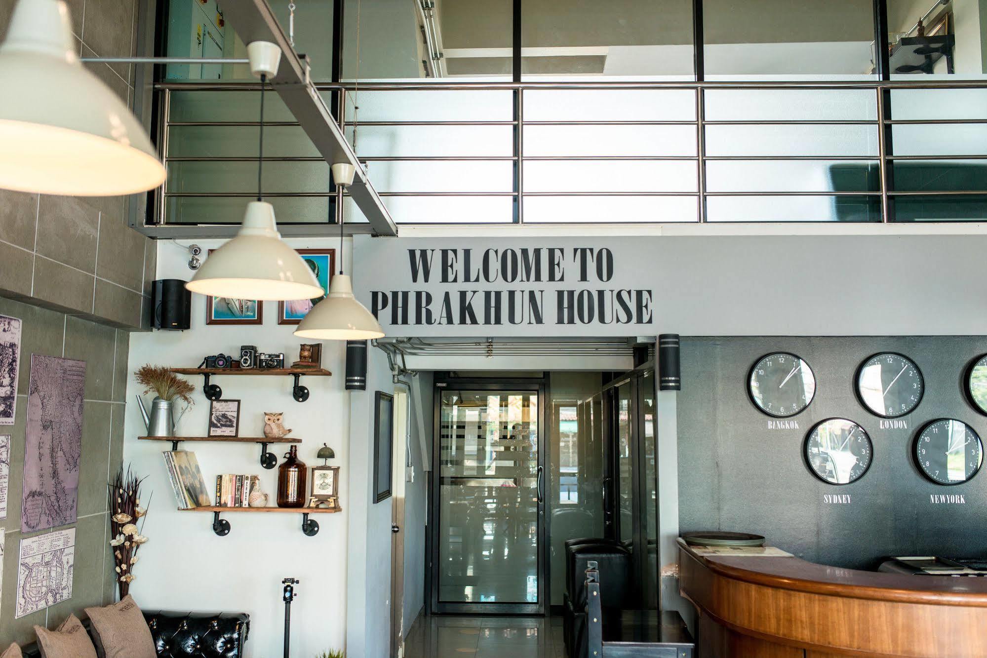 Отель Pine Cafe'&Bed Аюттхая Экстерьер фото