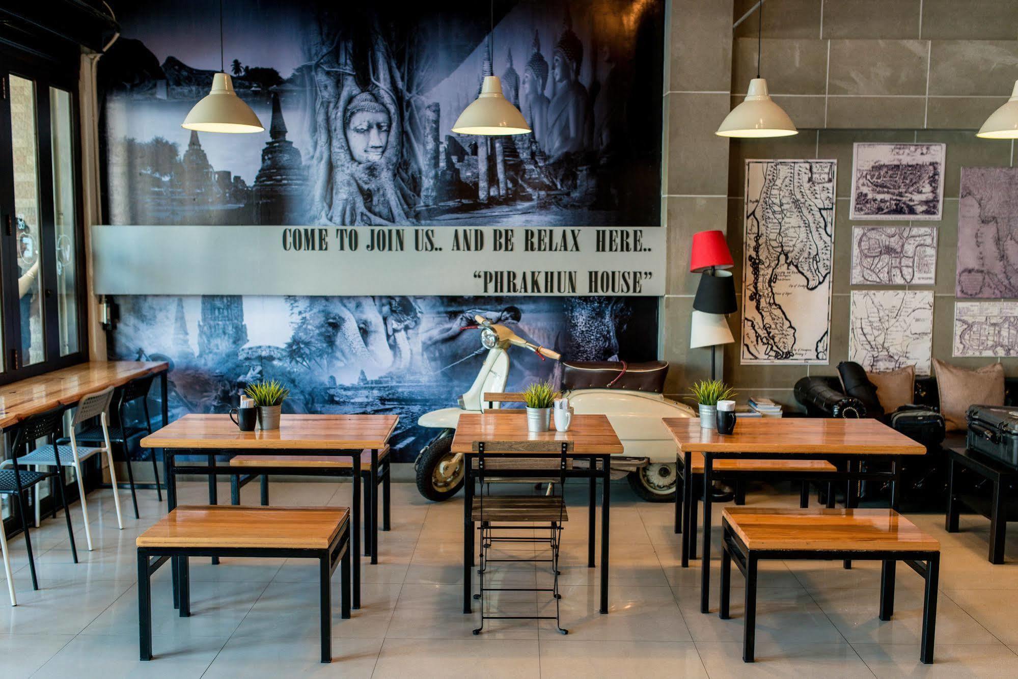 Отель Pine Cafe'&Bed Аюттхая Экстерьер фото