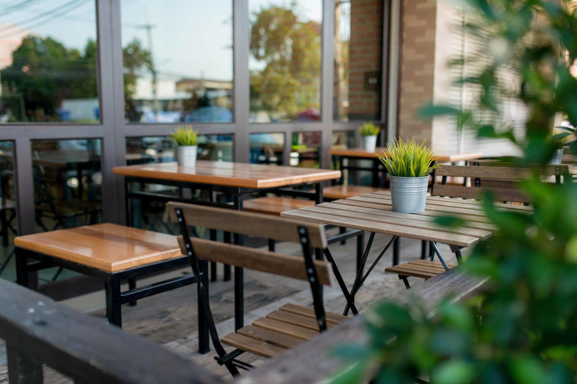 Отель Pine Cafe'&Bed Аюттхая Экстерьер фото
