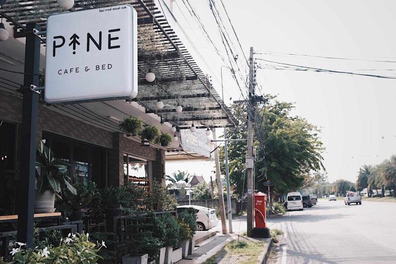 Отель Pine Cafe'&Bed Аюттхая Экстерьер фото